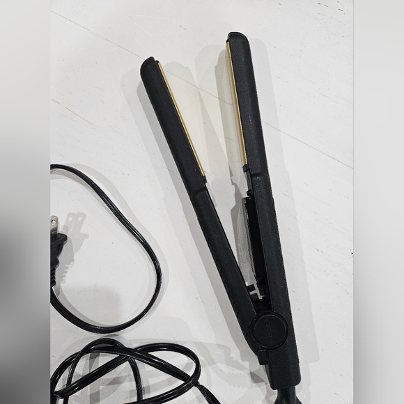 Red Brand, Ceramic Tourmaline flat iron. EUC - Picture 2 of 4